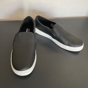 Size 9 women’s sketchers memory foam slip ons